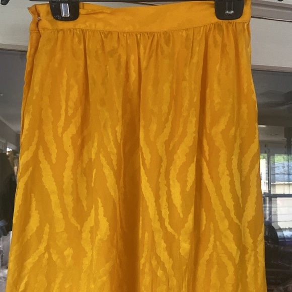VNTG 100% SILK YELLOW ANIMAL PRINT MAXI SKRT SIDE BUTTON W/HOOK&EYE CLOSURE BOHO - Picture 7 of 16